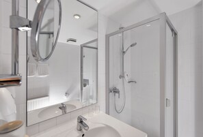Eco-friendly toiletries, hair dryer, towels - greet Hotel Potsdam am Park Sanssouci (Eröffnung April 2026) (Potsdam)