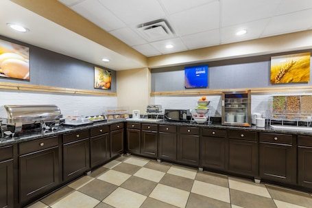 Free daily buffet breakfast