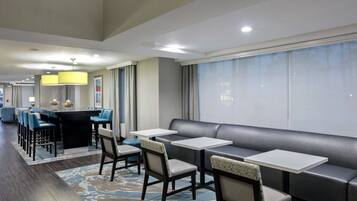 Sudah termasuk sarapan dibawa pulang setiap hari