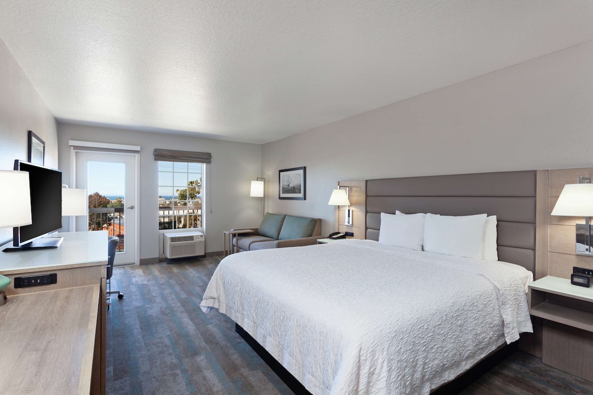 Room, 1 King Bed, Balcony, Ocean View | In-room safe, desk, iron/ironing board, free cots/infant beds