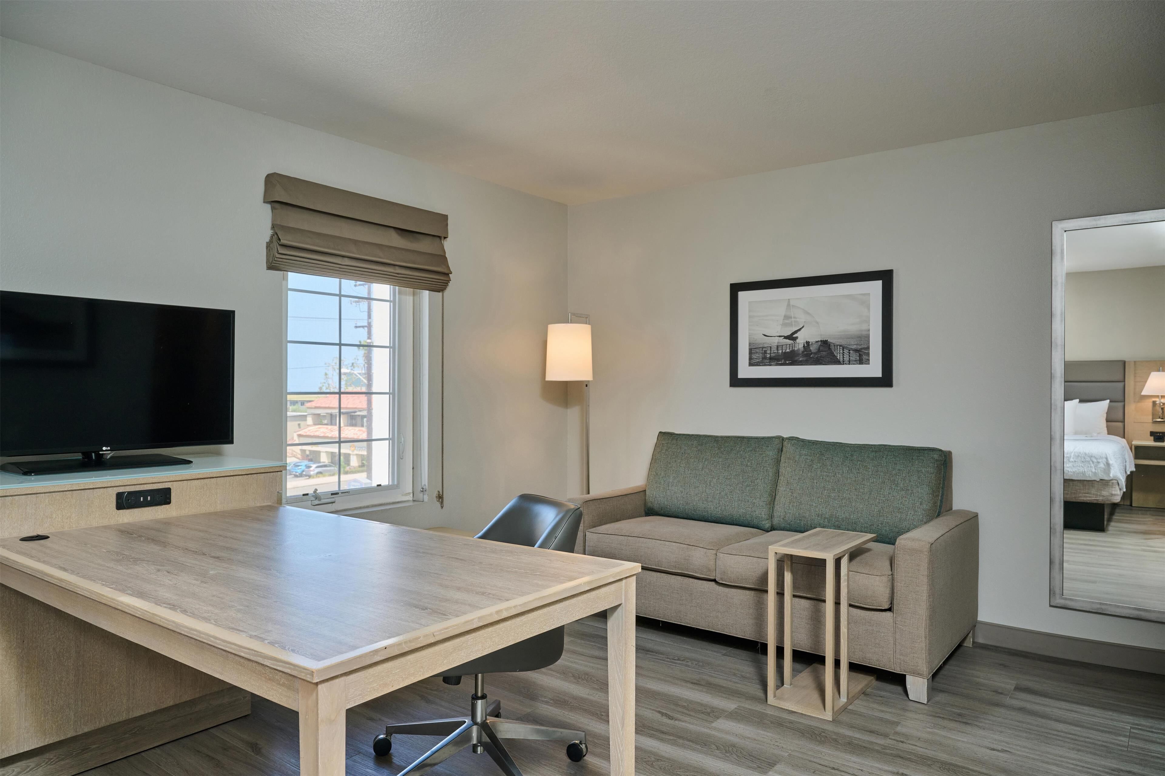 king studio ste/ nsmkg | in-room safe, desk, iron/ironing board, free cots/infant beds