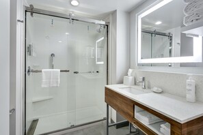 Bathroom shower - Hampton Inn Houston-Pearland (Pearland)