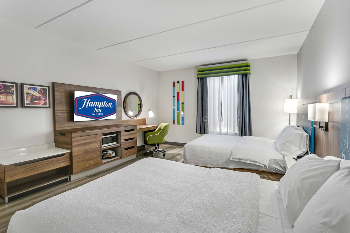 Chambre, 2 grands lits, baignoire