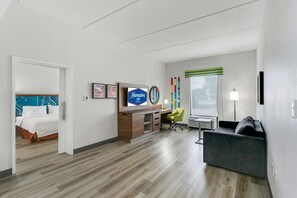 In-room safe, individually decorated, individually furnished - Hampton Inn Houston-Pearland (Pearland)