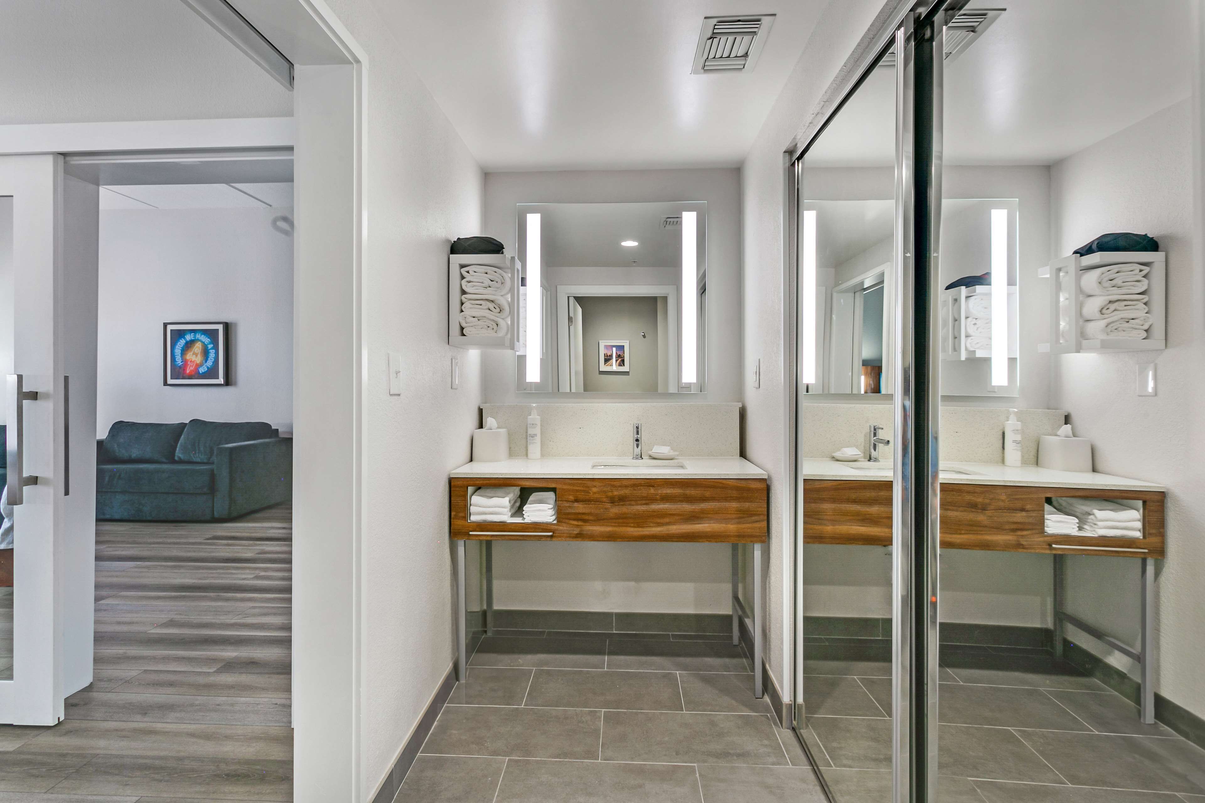 suite, 1 king bed, non smoking | bathroom | bathtub, hair dryer, towels