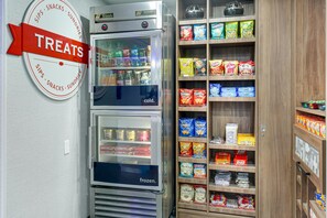 Snack bar - Hampton Inn Houston-Pearland (Pearland)