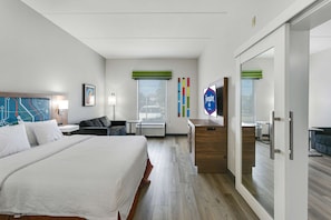 Suite, 1 King Bed, Non Smoking | Living area