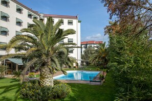 Rom – executive, 1 queensize-seng, røyk, bassengutsikt | Utsikt fra rommet