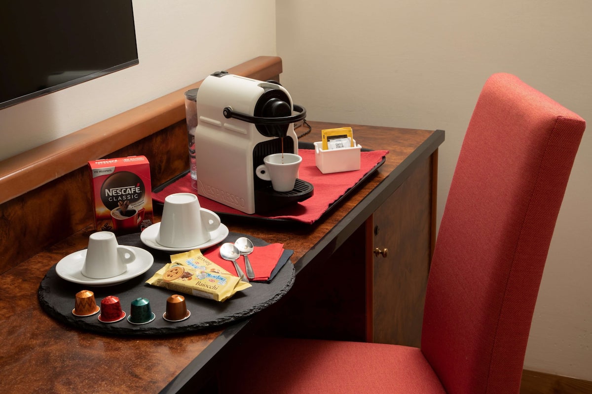 Camera Business, 1 letto queen | Minibar, una cassaforte in camera, con arredamento individuale