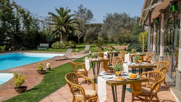 Outdoor pool, sun loungers