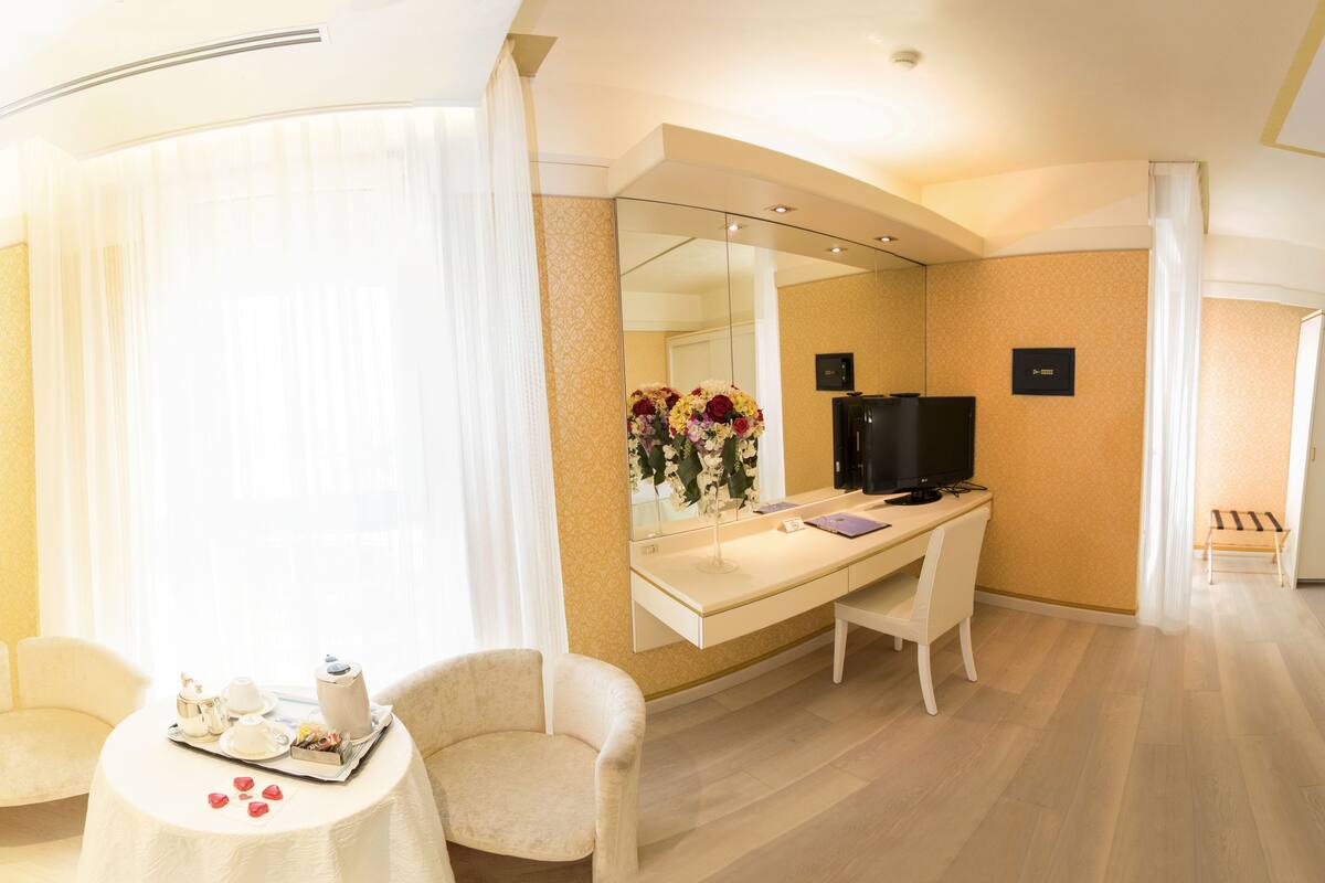 minibar, in-room safe, desk, soundproofing