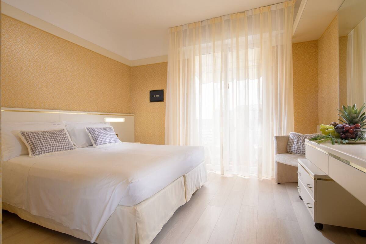 comfort double room | minibar, in-room safe, desk, soundproofing