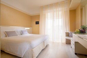Comfort Double Room | 1 bedroom, minibar, in-room safe, desk