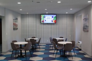 Free daily buffet breakfast - Microtel Inn & Suites by Wyndham Stockbridge/Atlanta I-75 (Stockbridge)