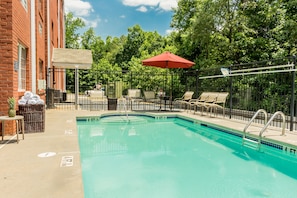 Outdoor pool, pool umbrellas, sun loungers