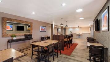 Termasuk sarapan penuh setiap hari