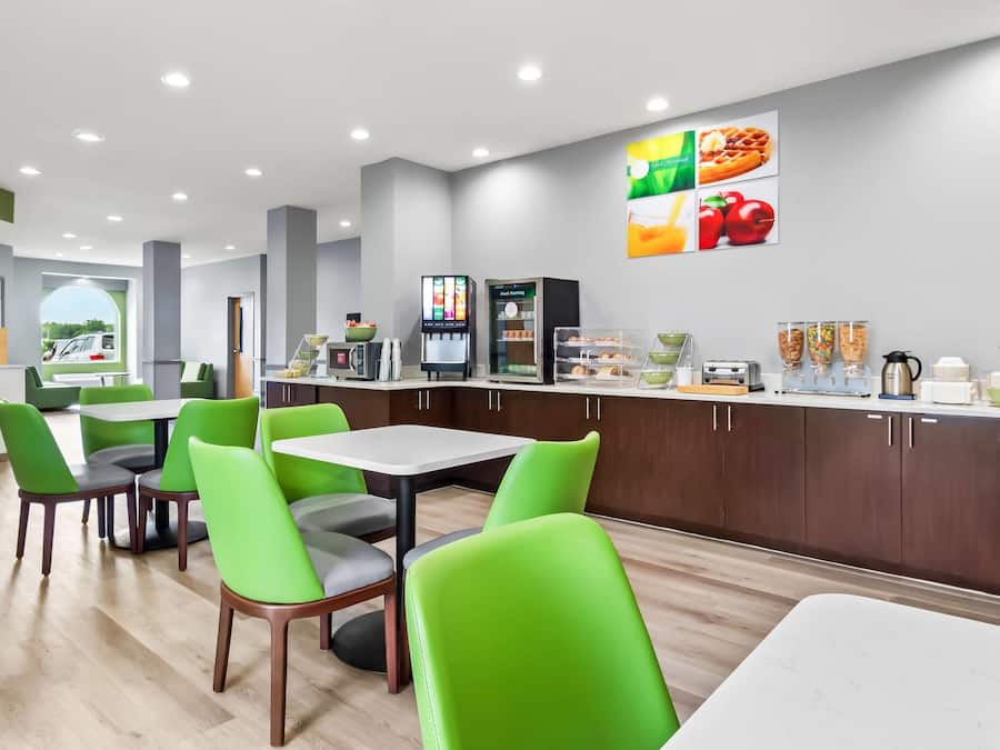 Free daily continental breakfast