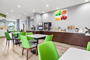 Free daily continental breakfast