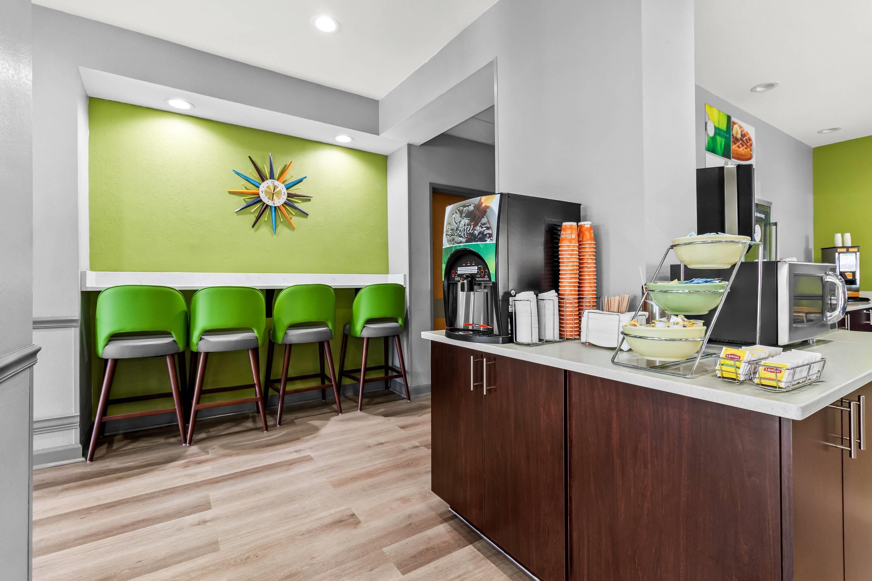 free daily continental breakfast