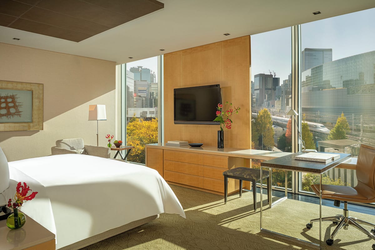 Hypo-allergenic bedding, down duvets, minibar, in-room safe