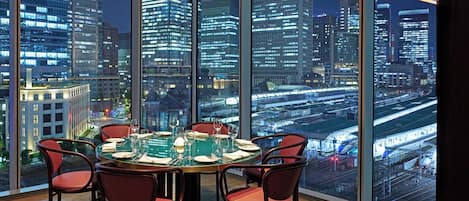 2 restaurants, breakfast, lunch, dinner served; French cuisine