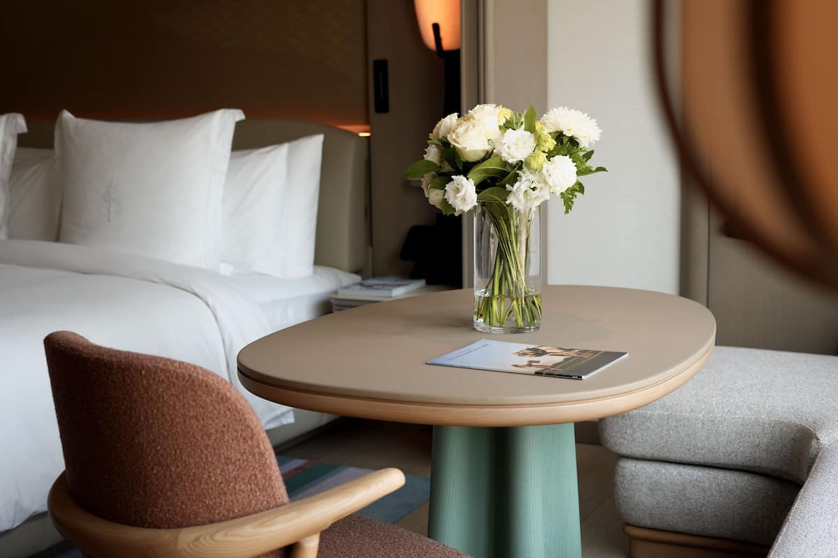 Habitación Deluxe, vista a la ciudad | Ropa de cama hipoalergénica, edredón y minibar