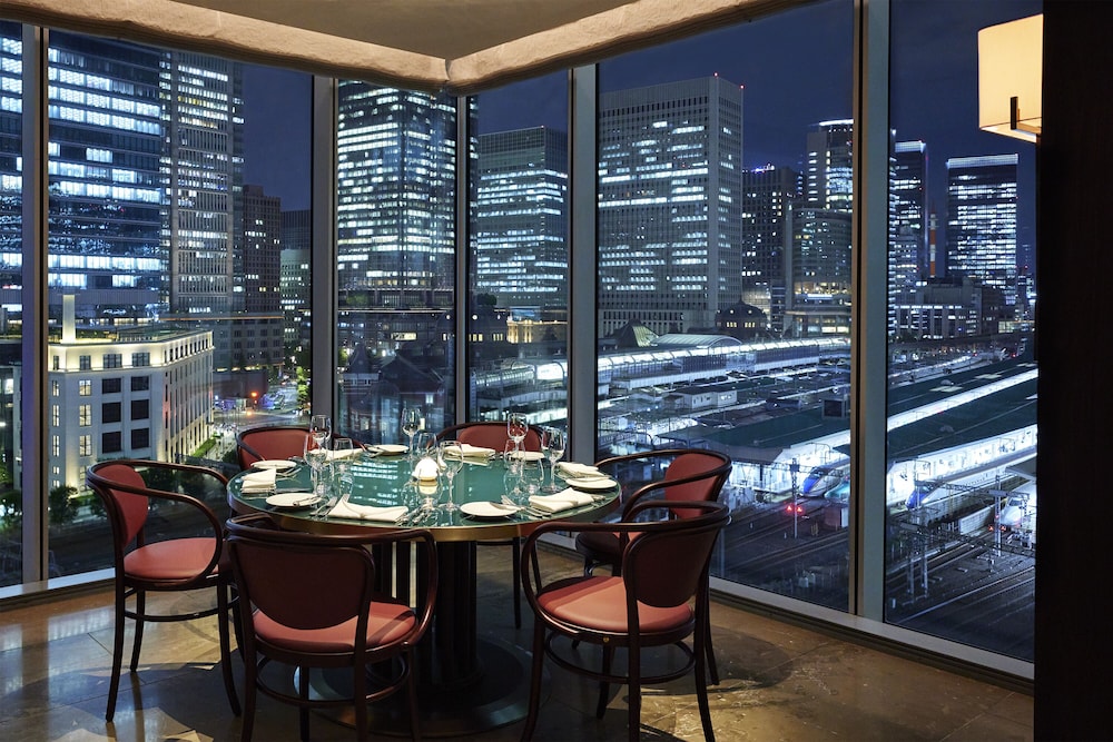 Four Seasons Hotel Tokyo At Marunouchi by null