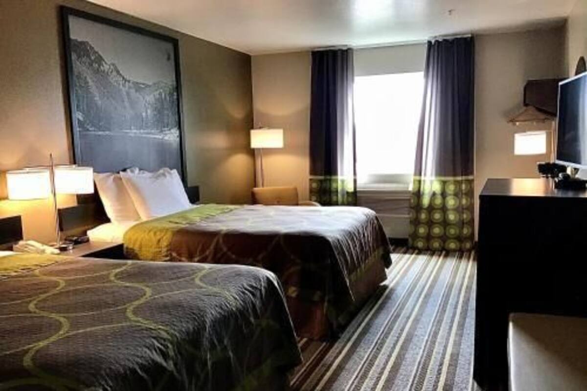 Cortinas blackout, cunas gratuitas, camas extra y wifi gratis