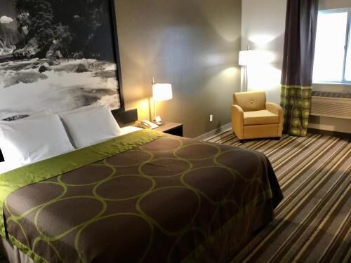 Cortinas blackout, cunas gratuitas, camas extra y wifi gratis 