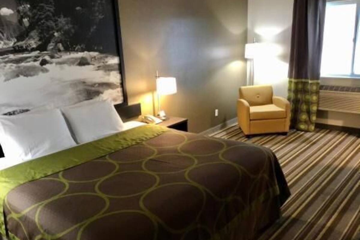 Cortinas blackout, cunas gratuitas, camas extra y wifi gratis