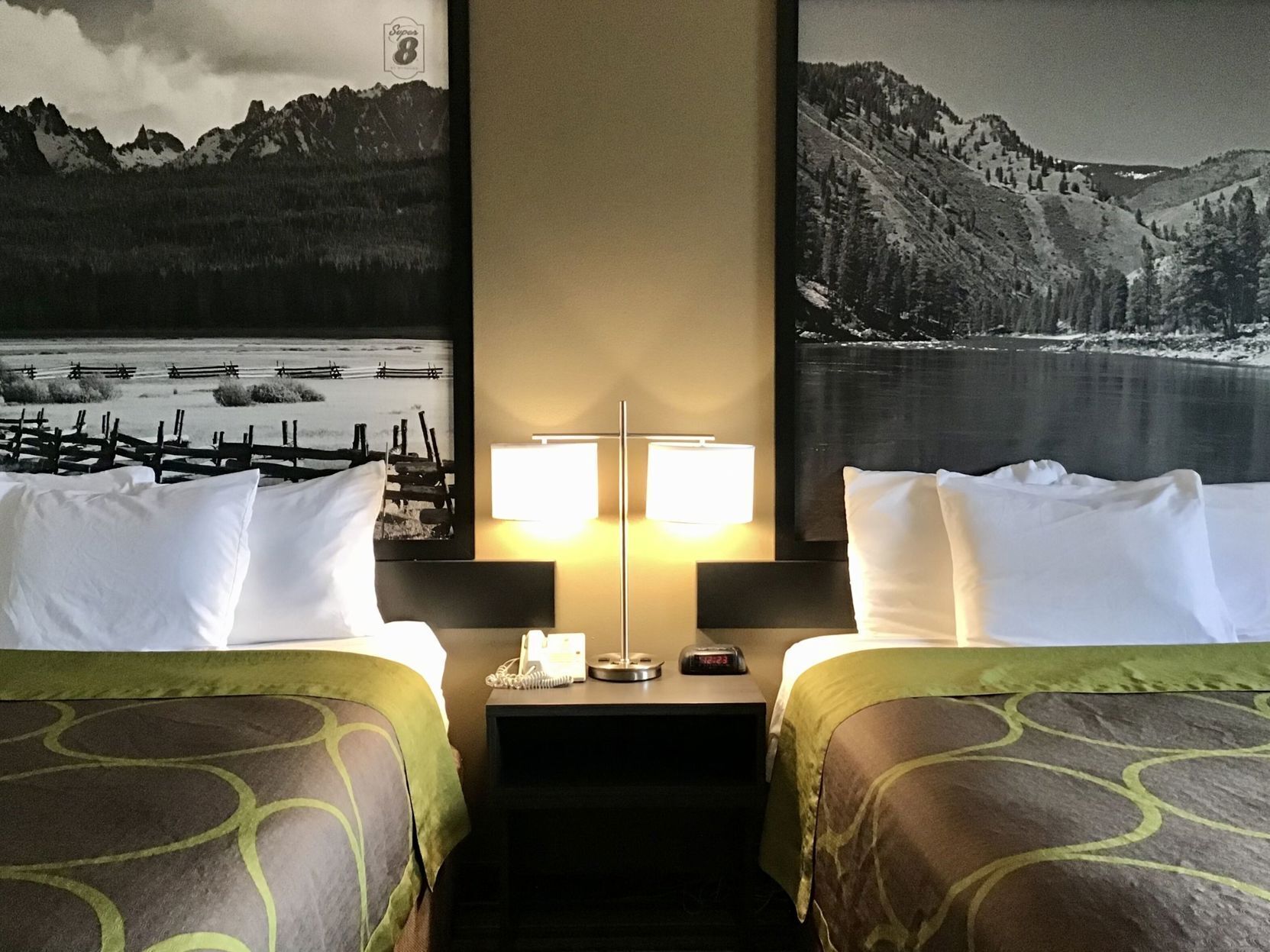 Cortinas blackout, cunas gratuitas, camas extra y wifi gratis 