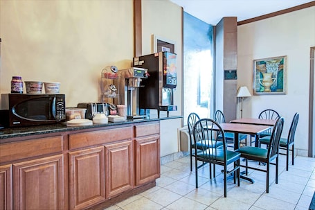 Breakfast area. Knights Inn South Hackensack