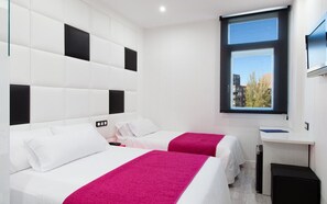 A hotel room with two beds, a large window, and a desk. - Hotel Avenida de España (Fuenlabrada)