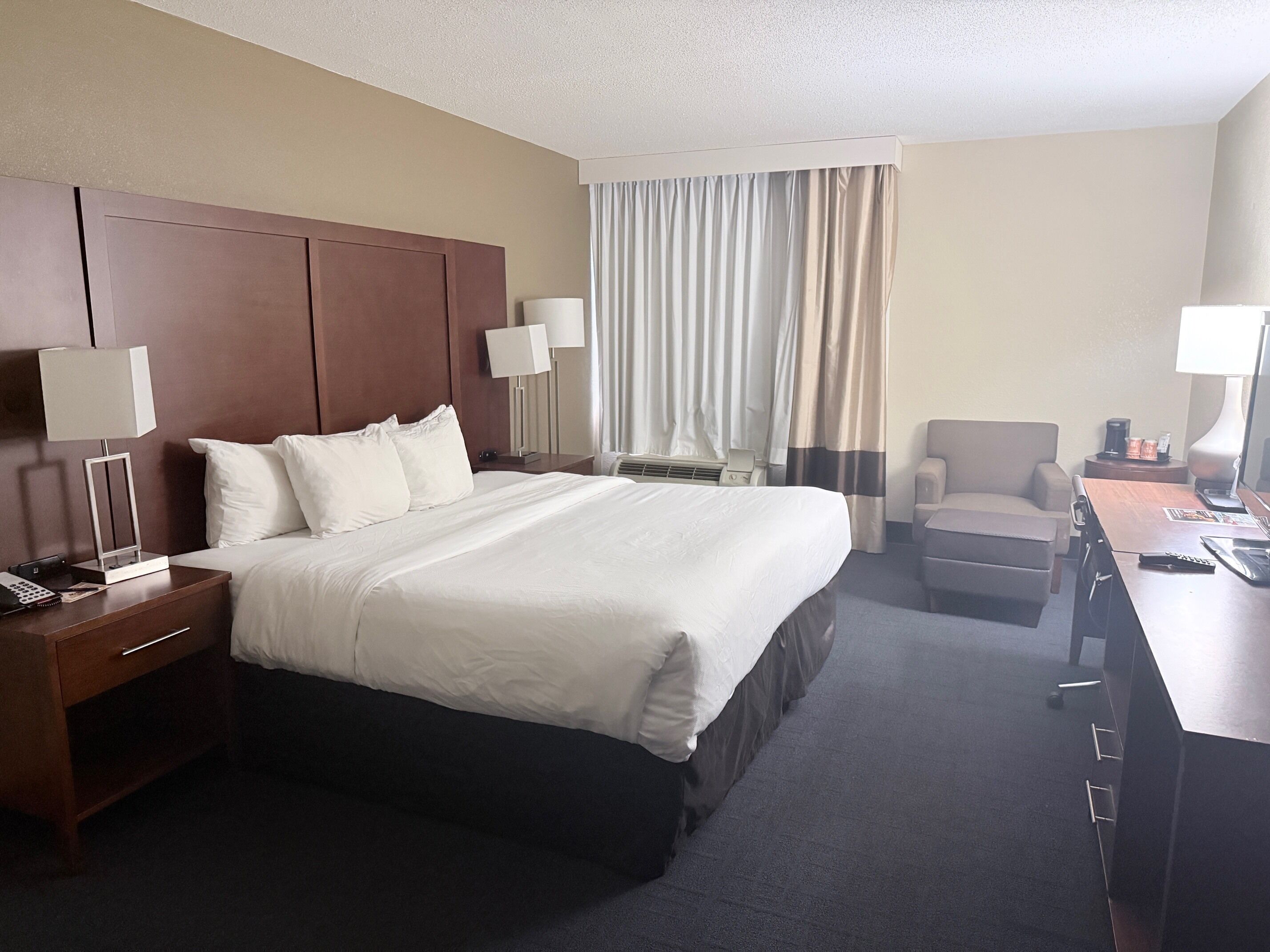 Desk, laptop workspace, iron/ironing board, free WiFi