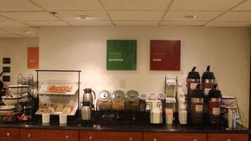 Colazione a buffet inclusa, servita tutte le mattine