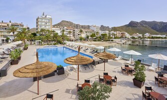 Seasonal outdoor pool, pool umbrellas, sun loungers