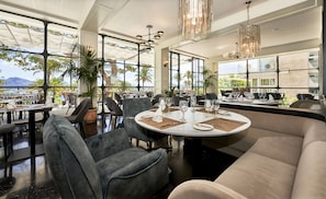 2 Restaurants, Abendessen, mediterrane Küche