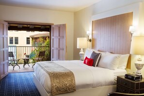 Sengetøy av topp kvalitet, minibar, safe på rommet og skrivebord