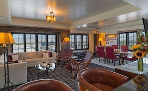 Premium bedding, minibar, in-room safe, desk