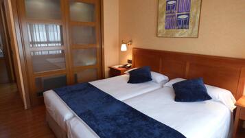 Couette en duvet d'oie, minibar, coffres-forts dans les chambres, bureau