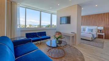 Suite Deluxe | Minibar, escriptori, cortines opaques i habitacions insonoritzades
