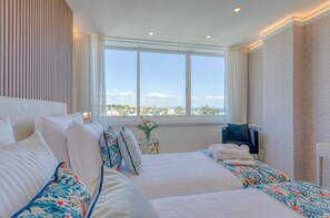 Deluxe Double Room | Minibar, desk, blackout curtains, soundproofing - Hotel Lido (Cascais)