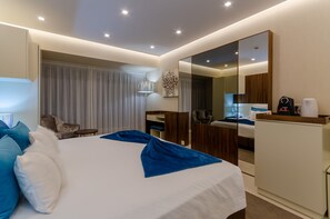 Superior Double Room, Pool View - Hotel Lido (Cascais)