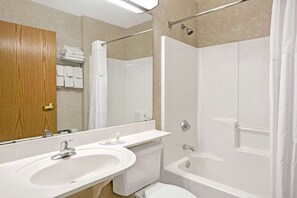 Combined shower/bathtub, hair dryer, towels