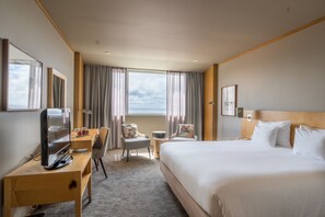 Superior Room | Minibar, in-room safe, desk, soundproofing - The Lince Azores (Ponta Delgada)