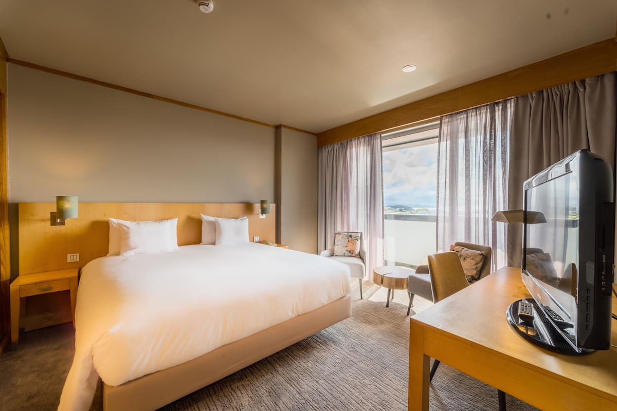 Suite – junior | Minibar, safe på rommet, skrivebord og lydisolert