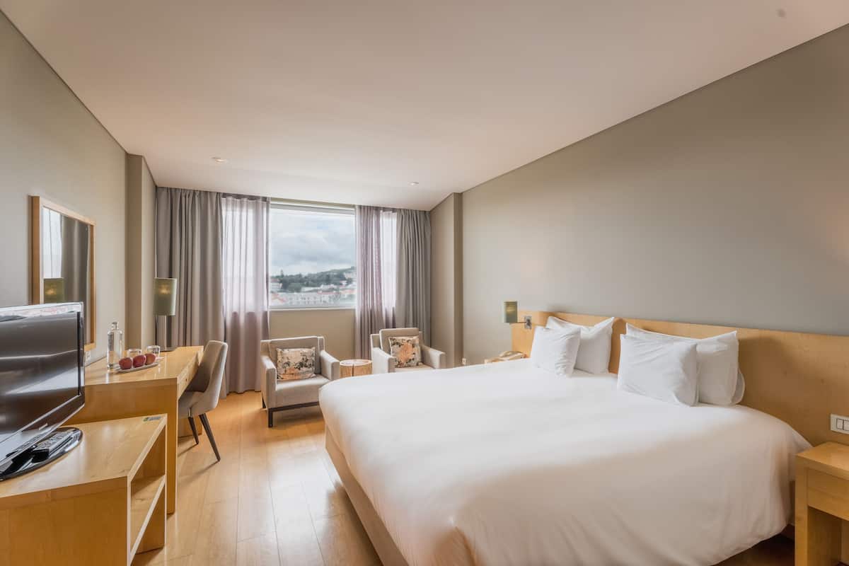 minibar, in-room safe, desk, soundproofing