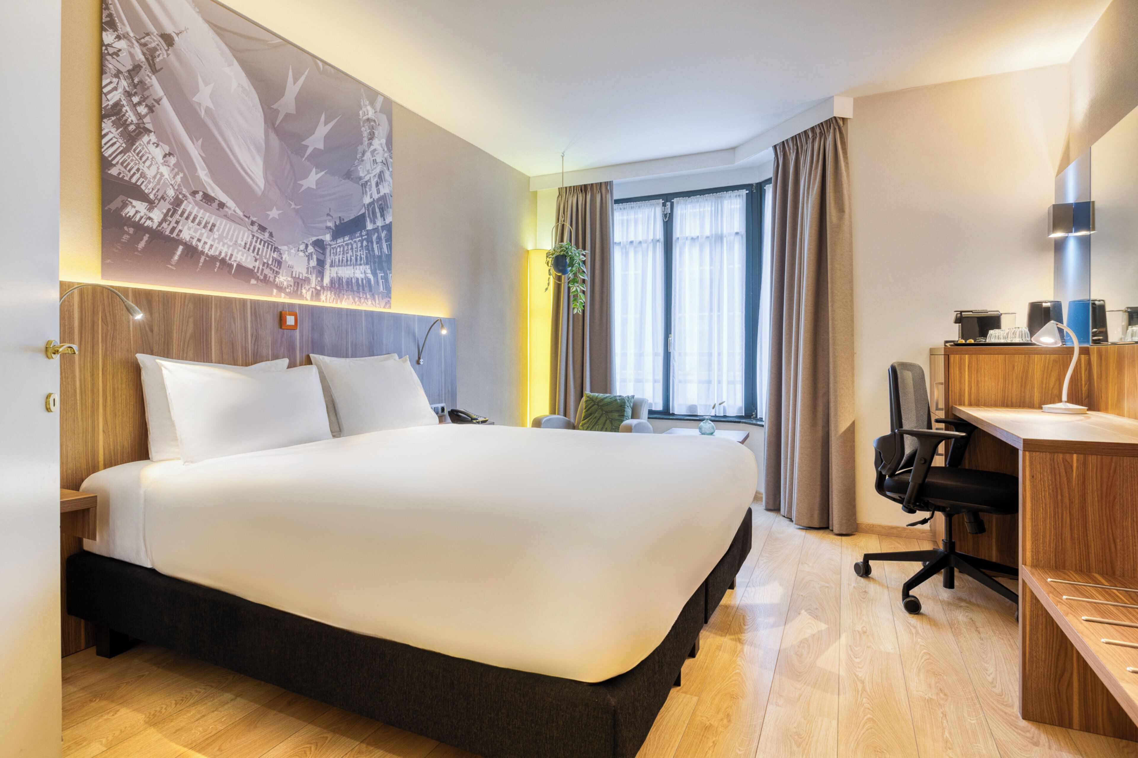 room, 1 king bed, accessible (wheelchair) | 1 bedroom, hypo-allergenic bedding, minibar, in-room safe