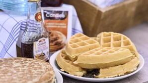 A plate of waffles, a bottle of syrup, and a box of syrup. - Holiday Inn Brussels Schuman by IHG (Brussels)