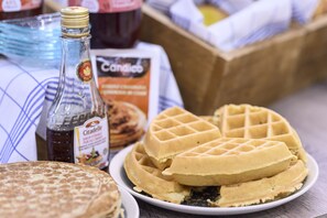 A plate of waffles, a bottle of syrup, and a box of syrup. - Holiday Inn Brussels Schuman by IHG (Brussels)